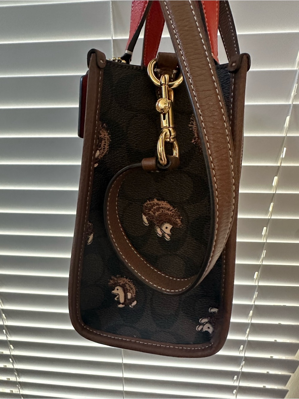 Coach Dempsey 22 signature Hedgehog Print Tote in Brown with Red Handles - Picture 4 of 8